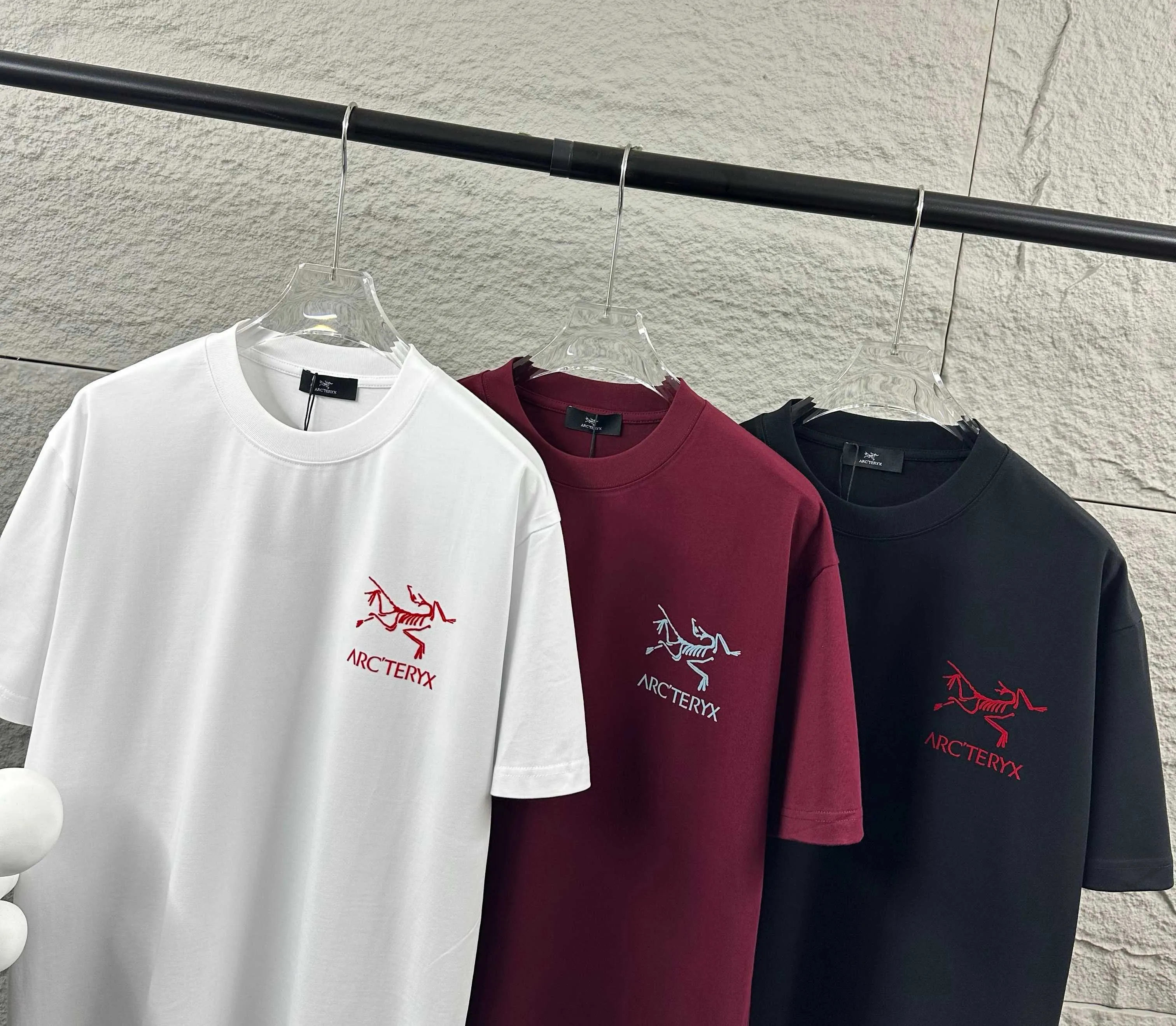 ARC'TERYX* * 2026 New Arrival Classic T Same Style ：Black White Red Size： S （90-130 ） M （120-150 ） L （140-165 ） XL （160-195 ） XXL （195 ）